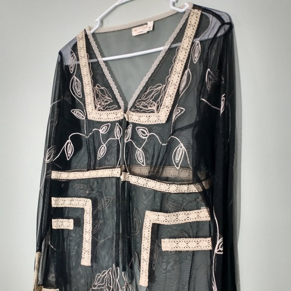 NWOT Nataya Lace & Cream Embroidery Blouse